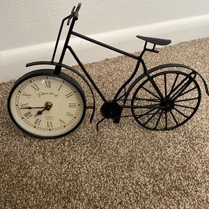 Charming Quartz Roman Numeral bicycle decorative clock.